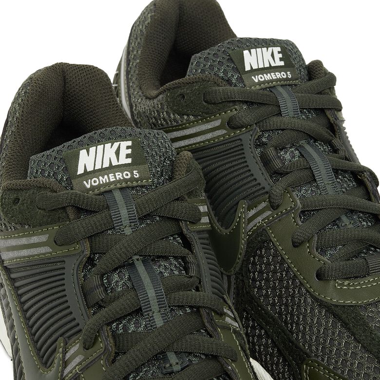 NIKE Zoom Vomero 5 
