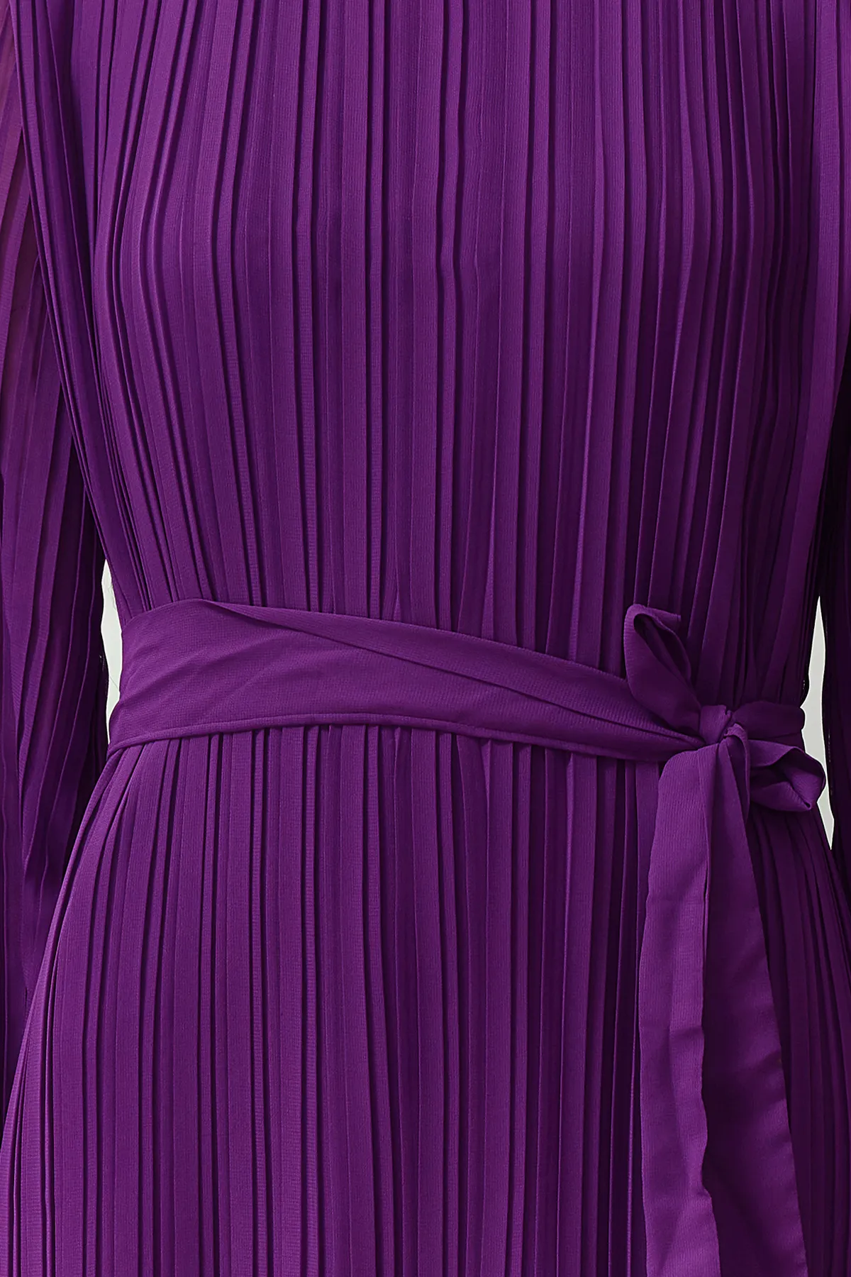 Trendyol Modest  Lila plissiertes, gewebtes, gefüttertes Chiffonkleid TCTSS24DB00040