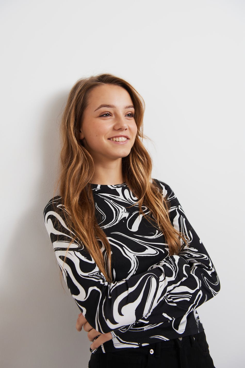 S cutout swirl top