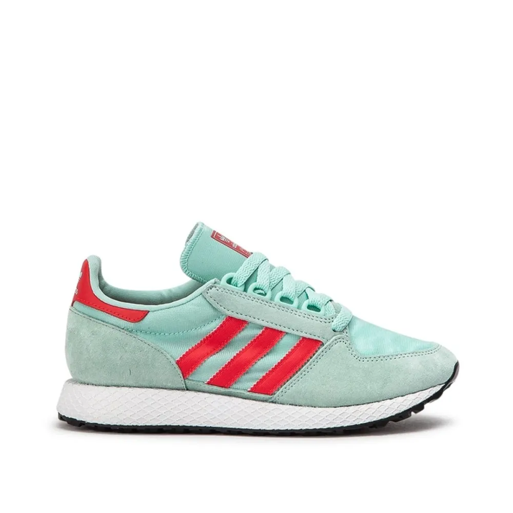 adidas Forest Grove W CG6124 / grün