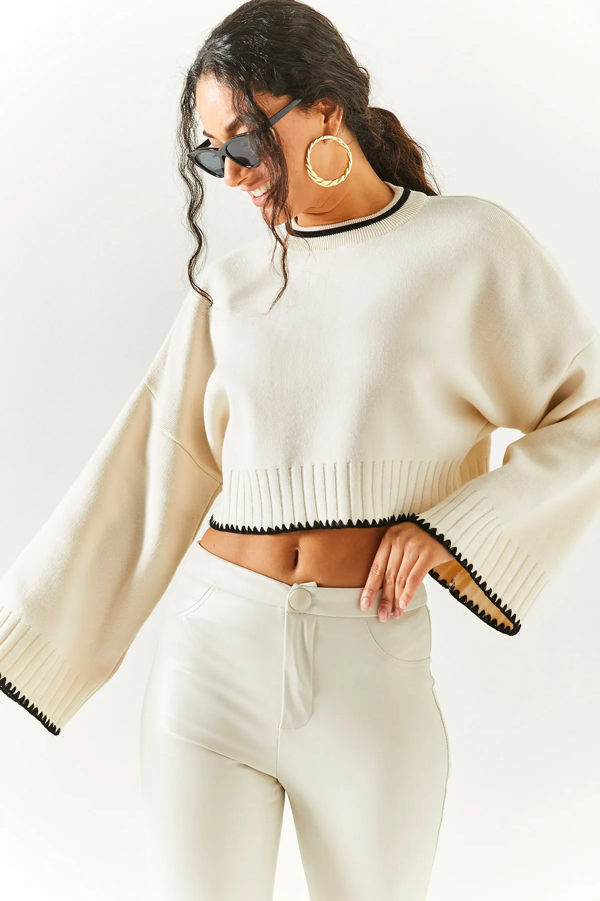 Olalook  Kurzes Strick-Sweatshirt mit spanischen Ärmeln für Damen, ecrufarben KZK-19000626