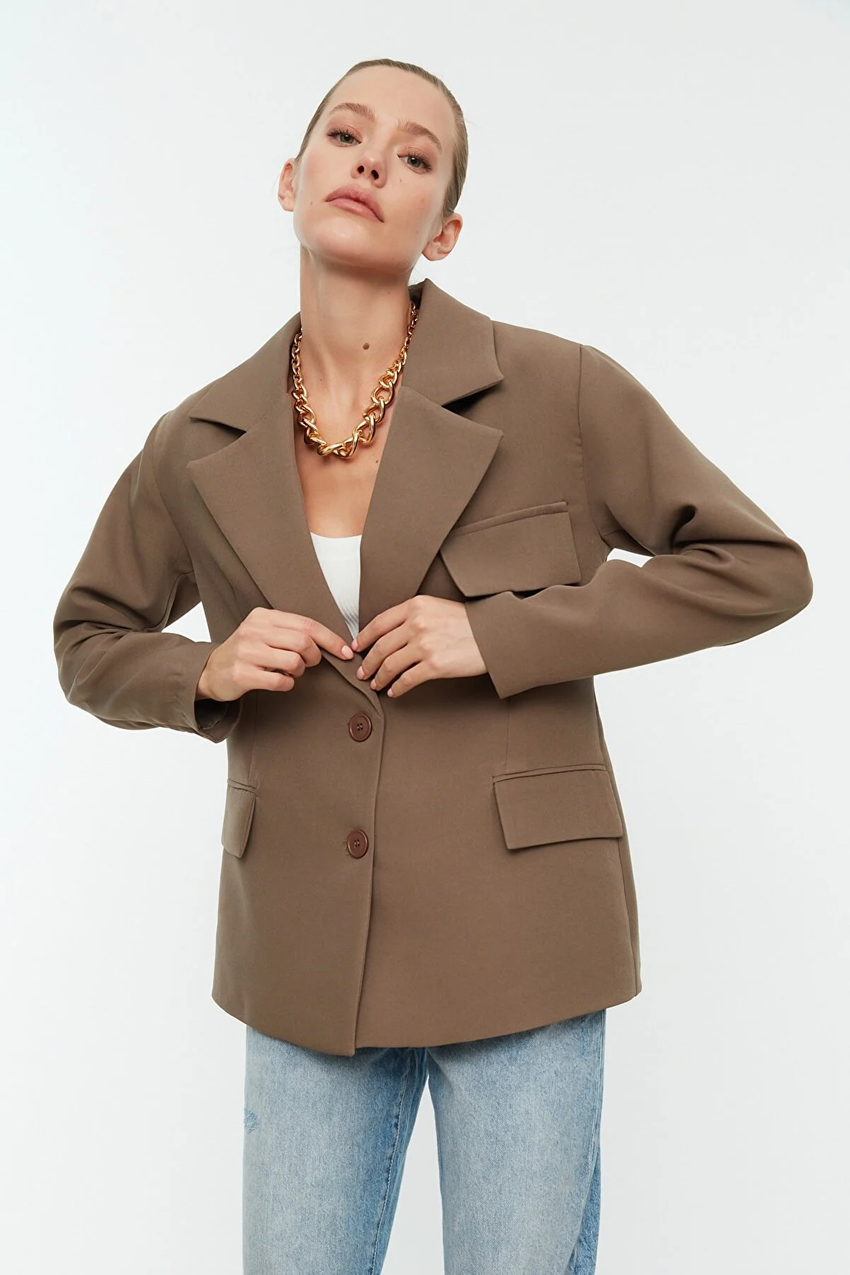 Trendyol Collection  Nerzfarbene, übergroße, gefütterte, zweireihige Blazerjacke aus Webstoff mit Verschluss TWOSS22CE0077