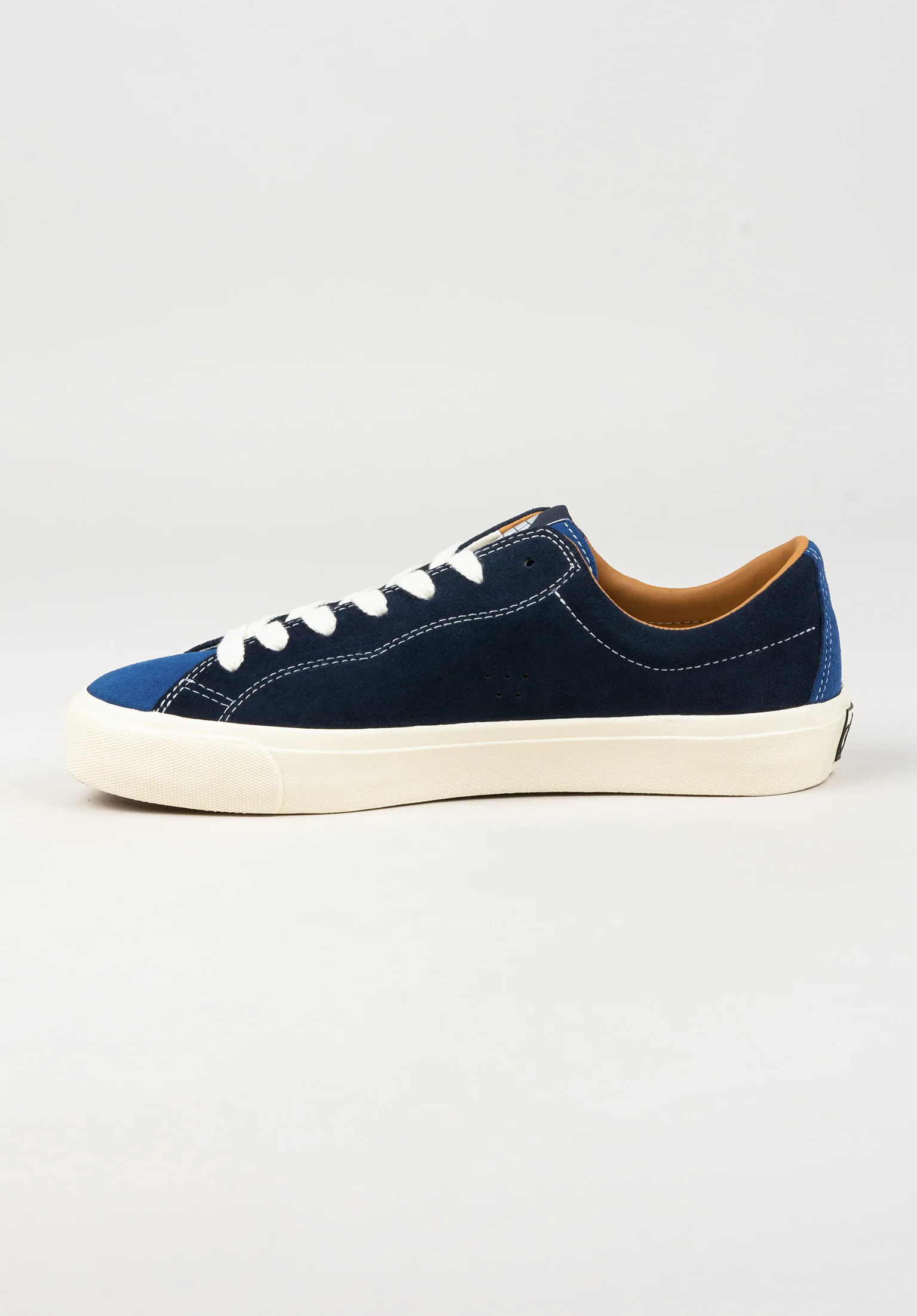VM003 Suede Low