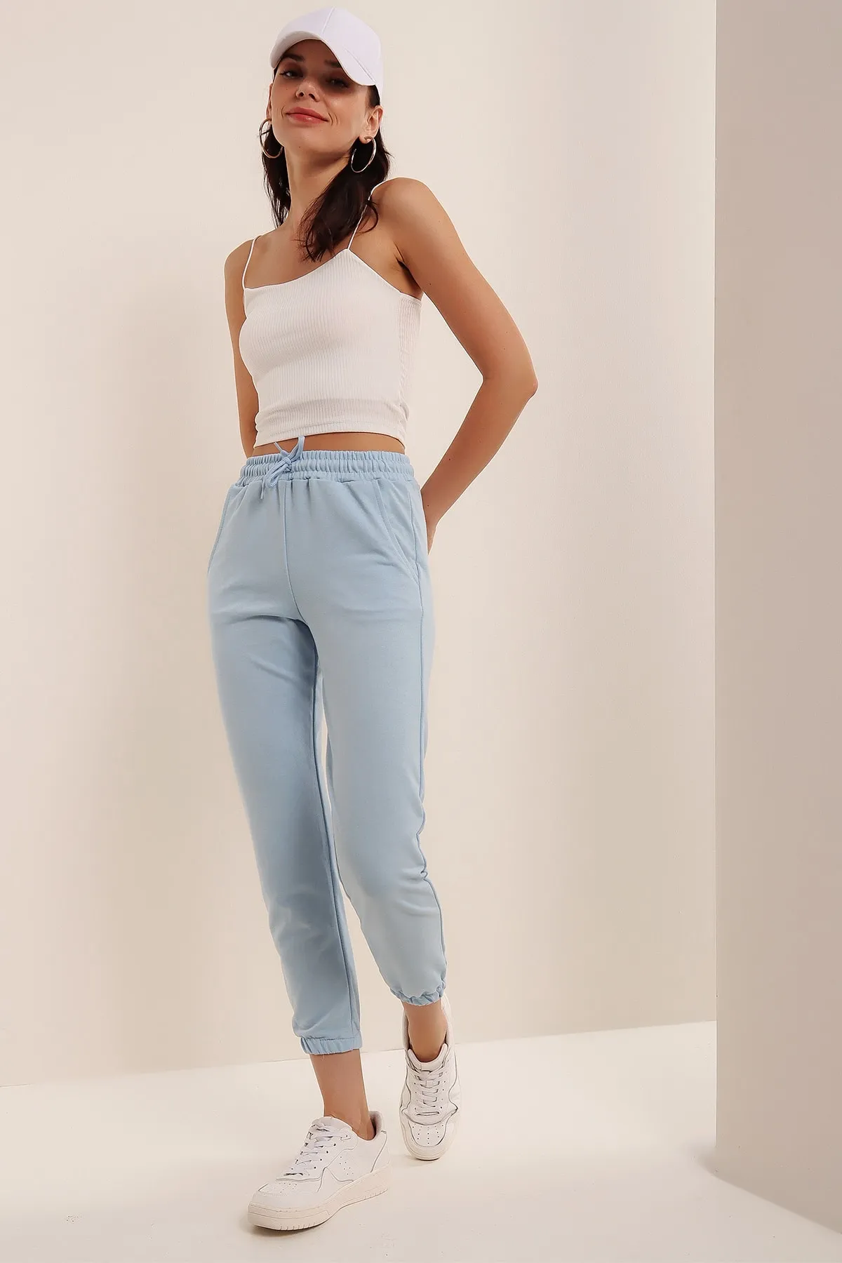 HAKKE  Babyblaue Jogginghose mit Taschen für Damen