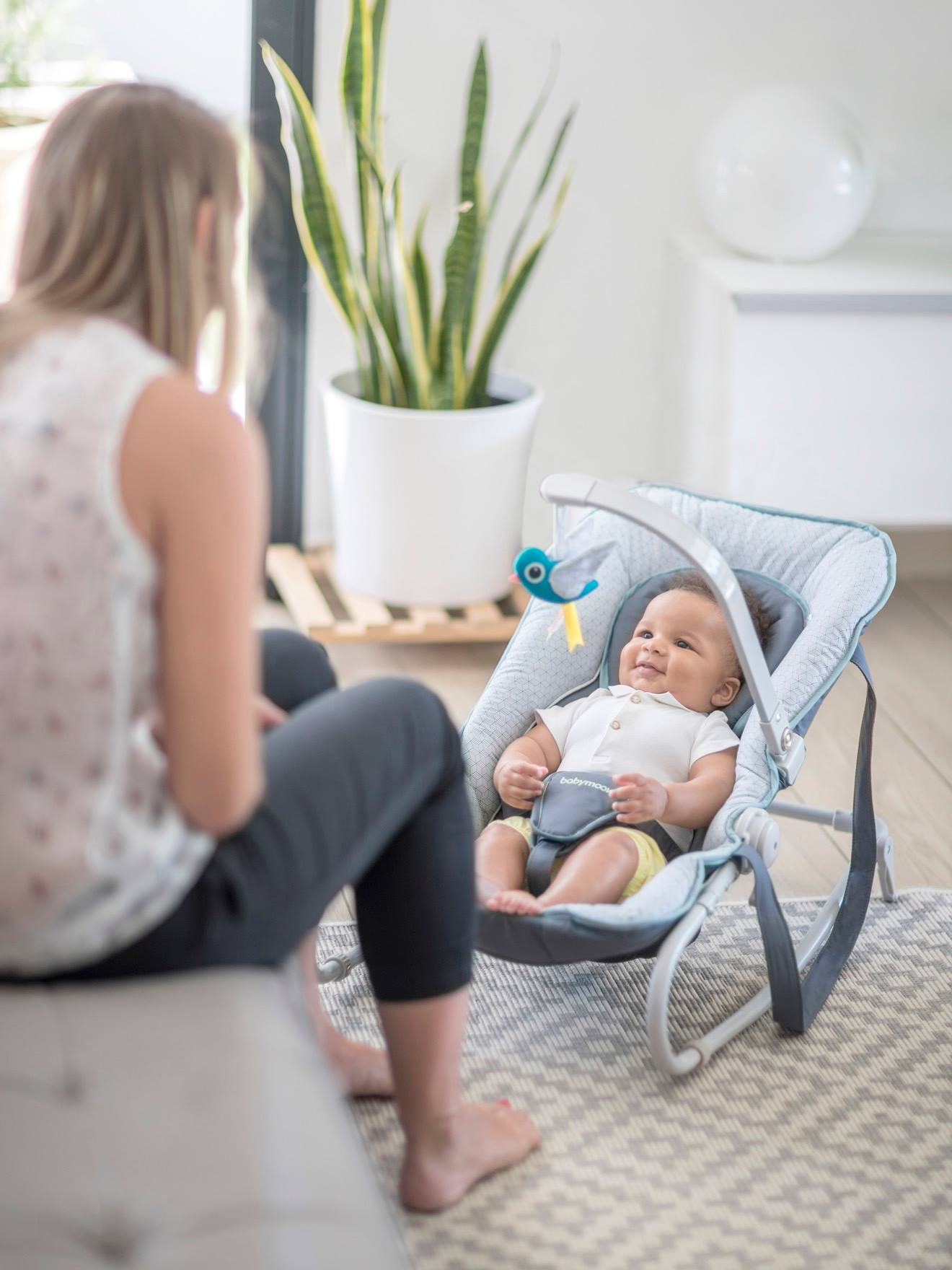 Babymoov Babywippe mit Spielzeug GRAPHIK BABYMOOV - grau/pfirsich