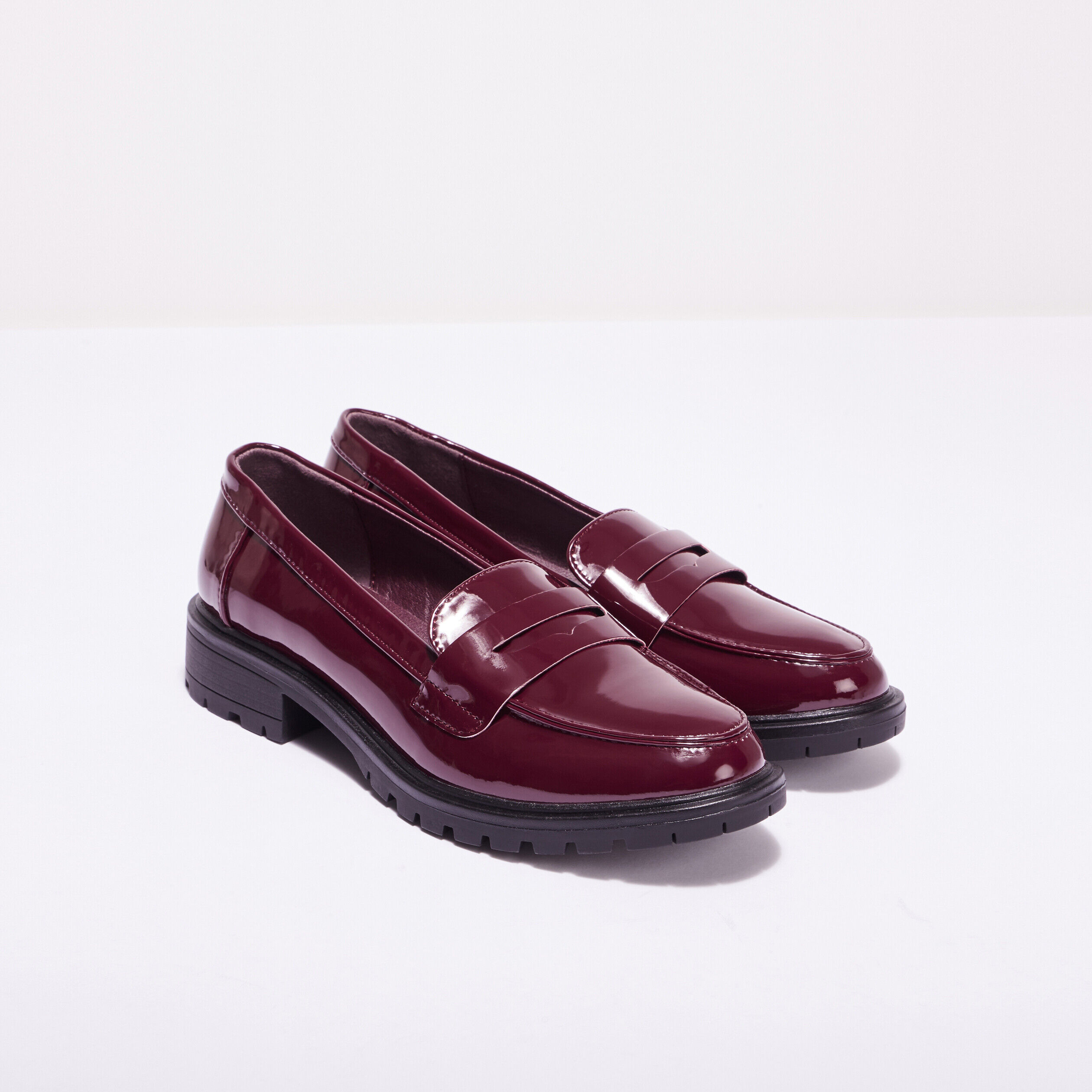 Mocassins vernis crantés prune femme | Cache Cache