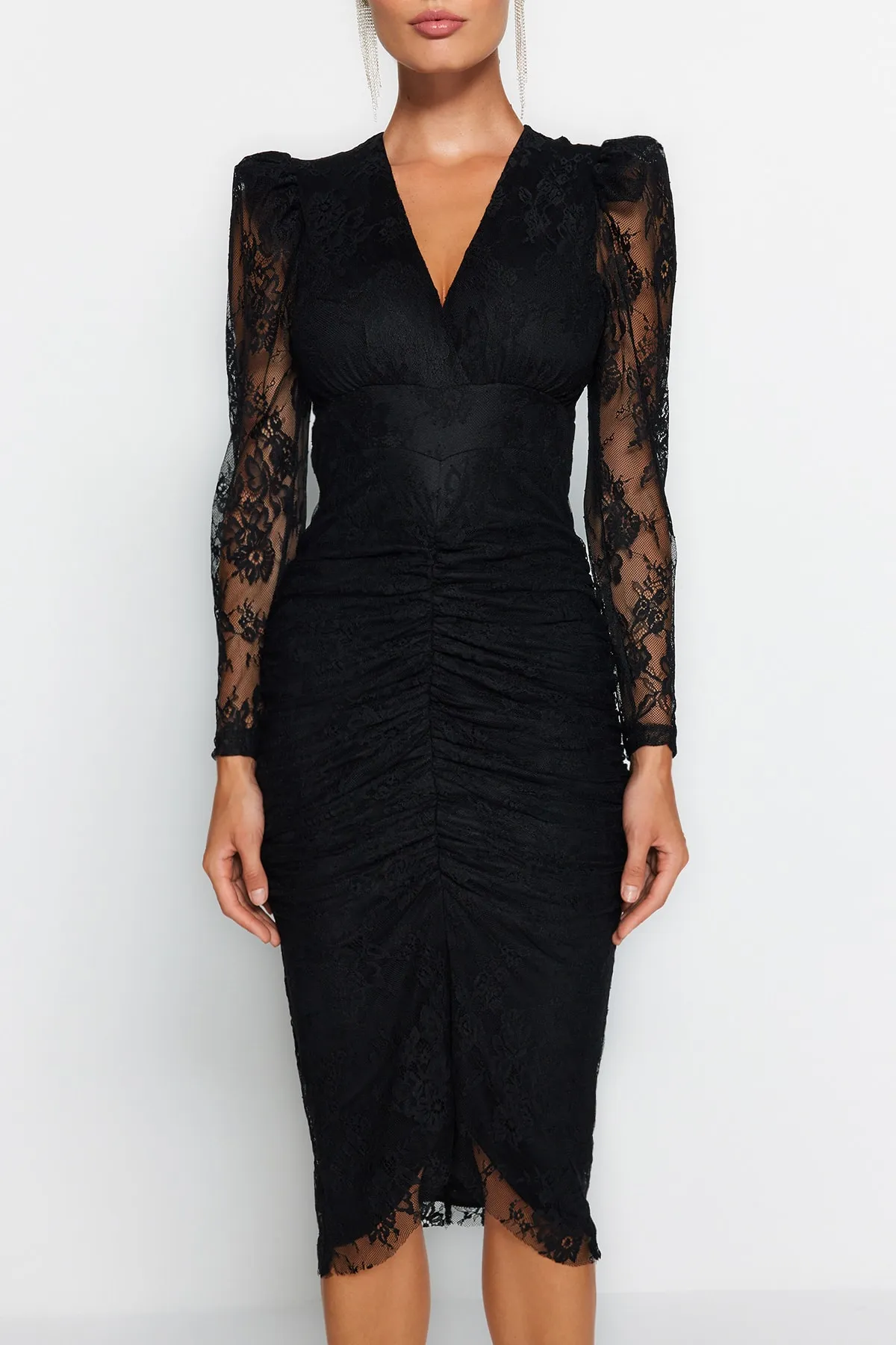 Trendyol Collection  Schwarzes, figurbetontes, gefüttertes, drapiertes Spitzen-Elegantes Abendkleid TPRAW24EL00019