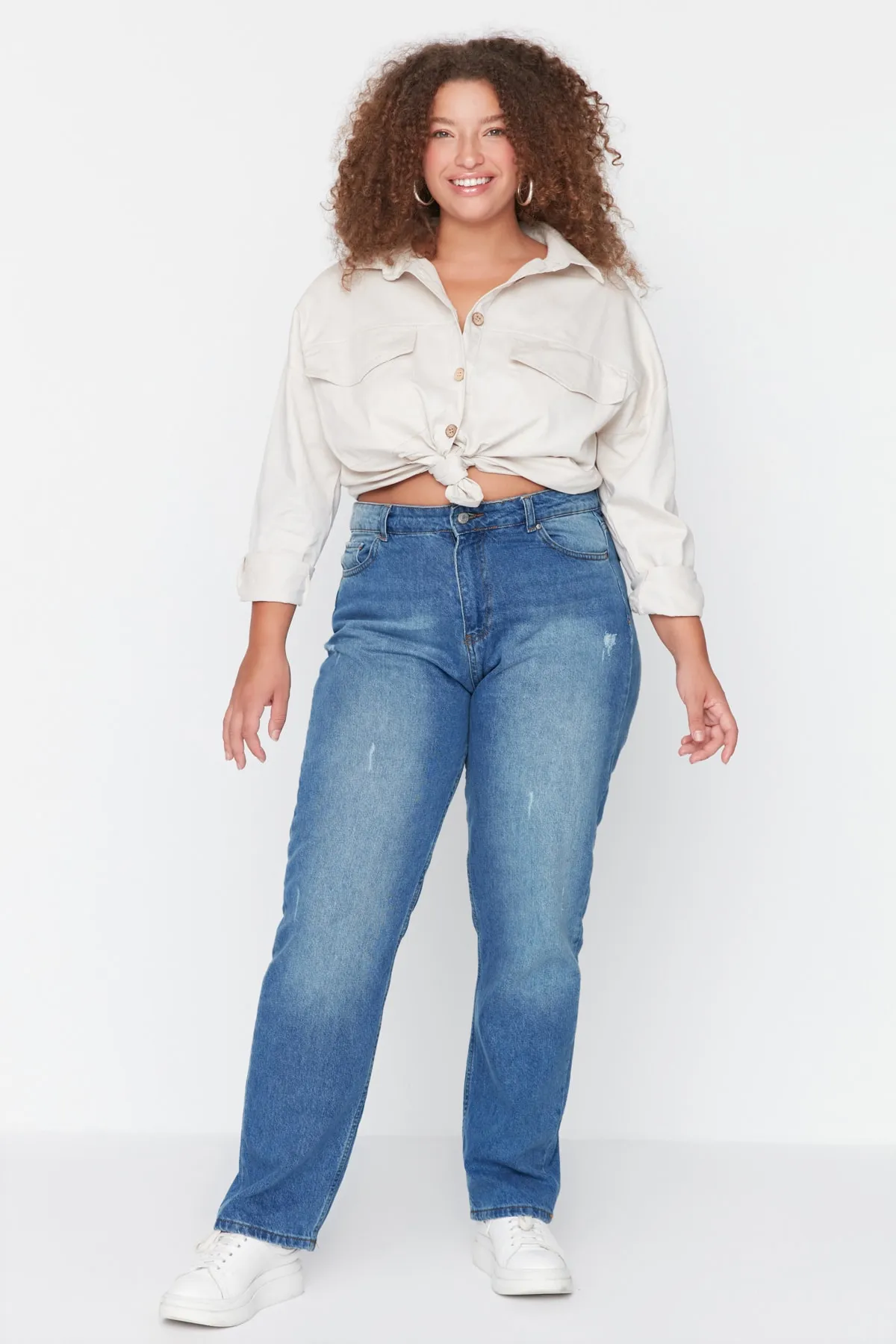 Trendyol Curve  Hellblaue Bootcut-Jeans mit hoher Taille TBBAW23CJ00011