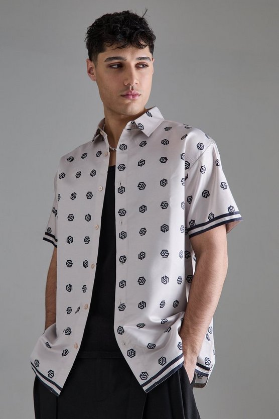 Oversize Satin-Hemd mit kurzen Ärmeln