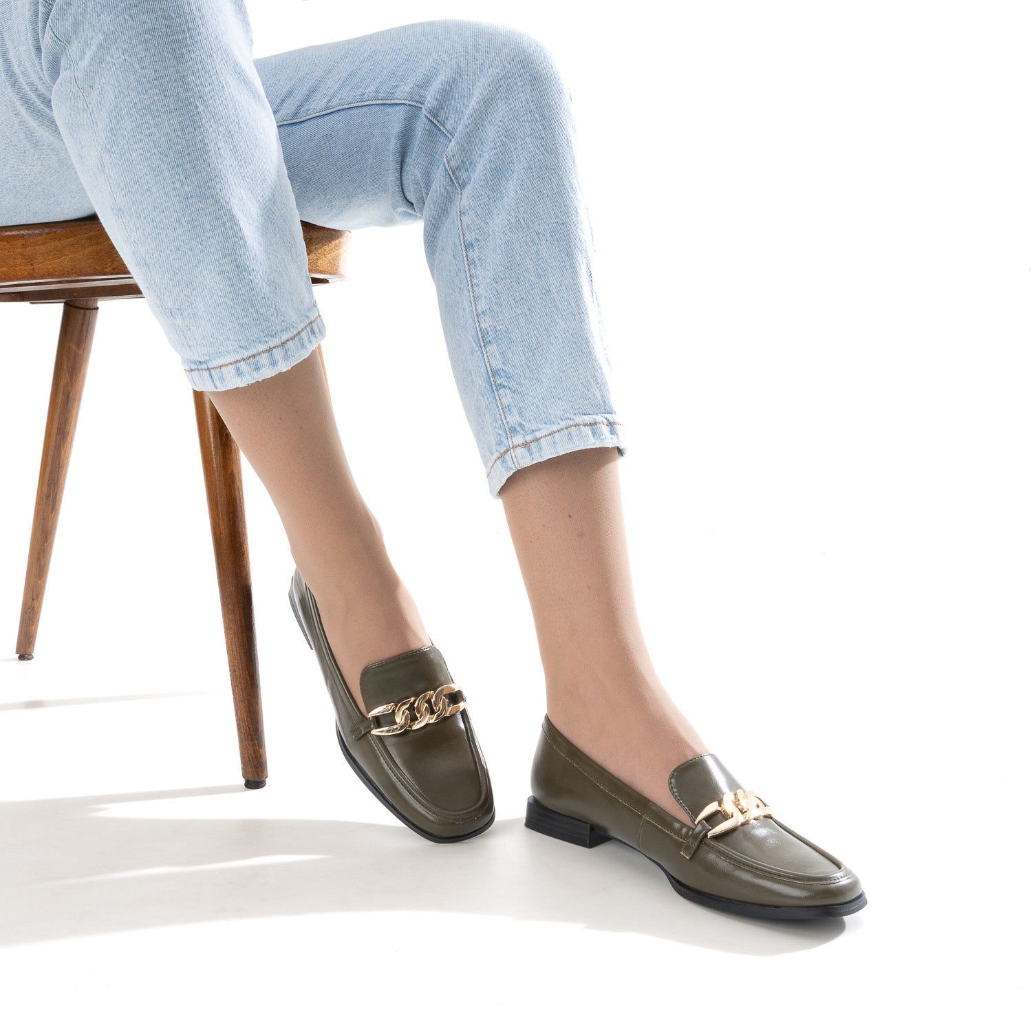 Mocassin kaki avec chaîne dorée