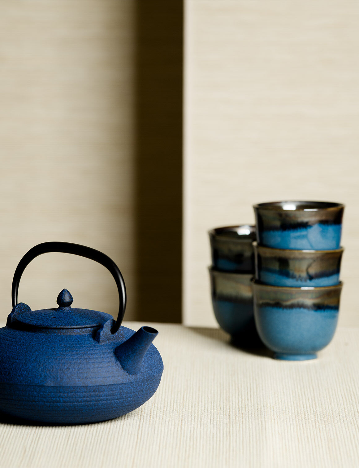 IWA  Bol à thé bleu et noir en porcelaine