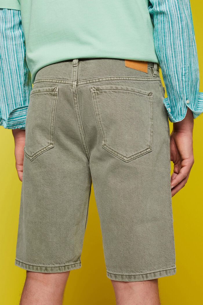 Shorts aus Coloured Denim