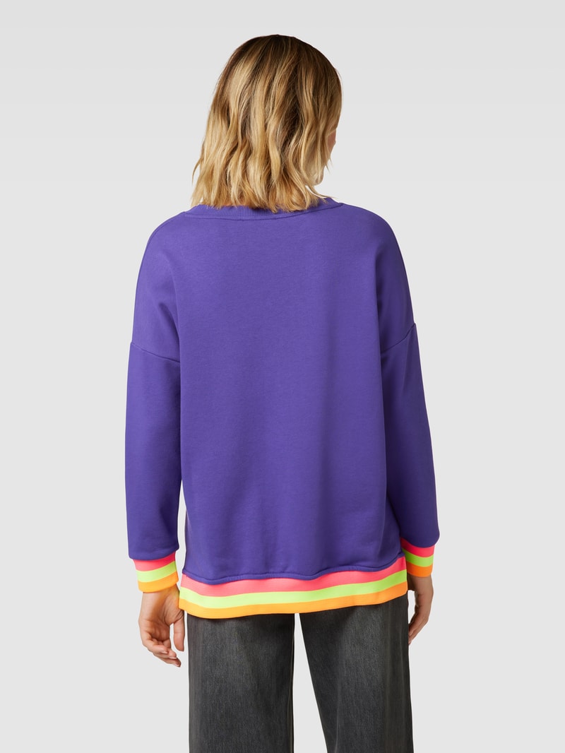 Sweatshirt mit Statement-Print Modell 'L(I)EBE!' in lila
