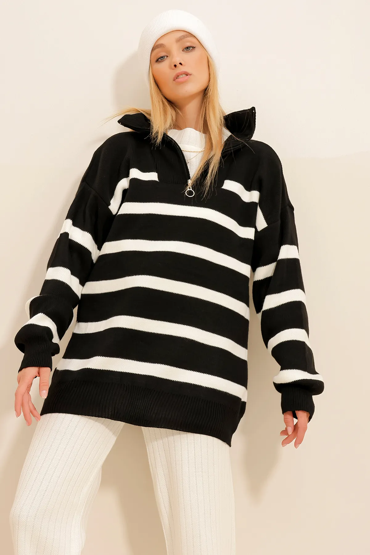 Trend Alaçatı Stili  Schwarzer Damen-Winterpullover mit Reißverschluss und Streifenmuster ALC-X11055