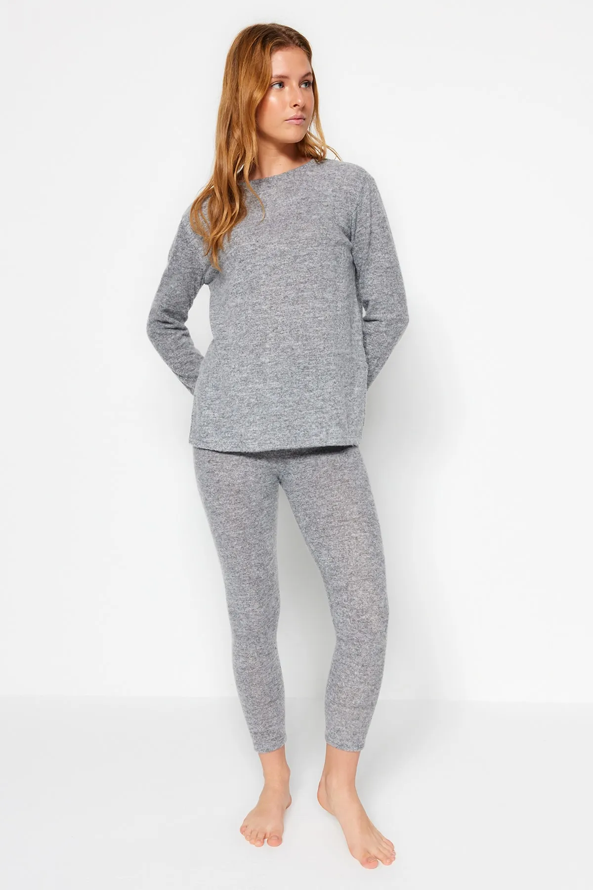 Trendyol Collection  Graues weiches Pyjama-Set THMAW21PT0567