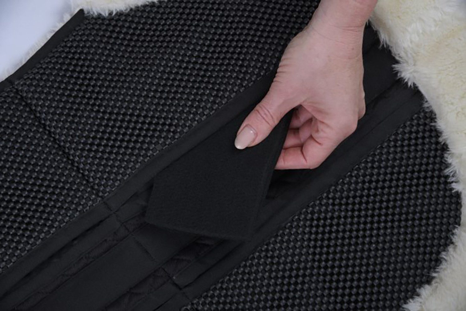 Kerbl Pferde-Satteldecke Korrektursattelkissen, Antislip, schwarz, Webpelz, Full, 3297729