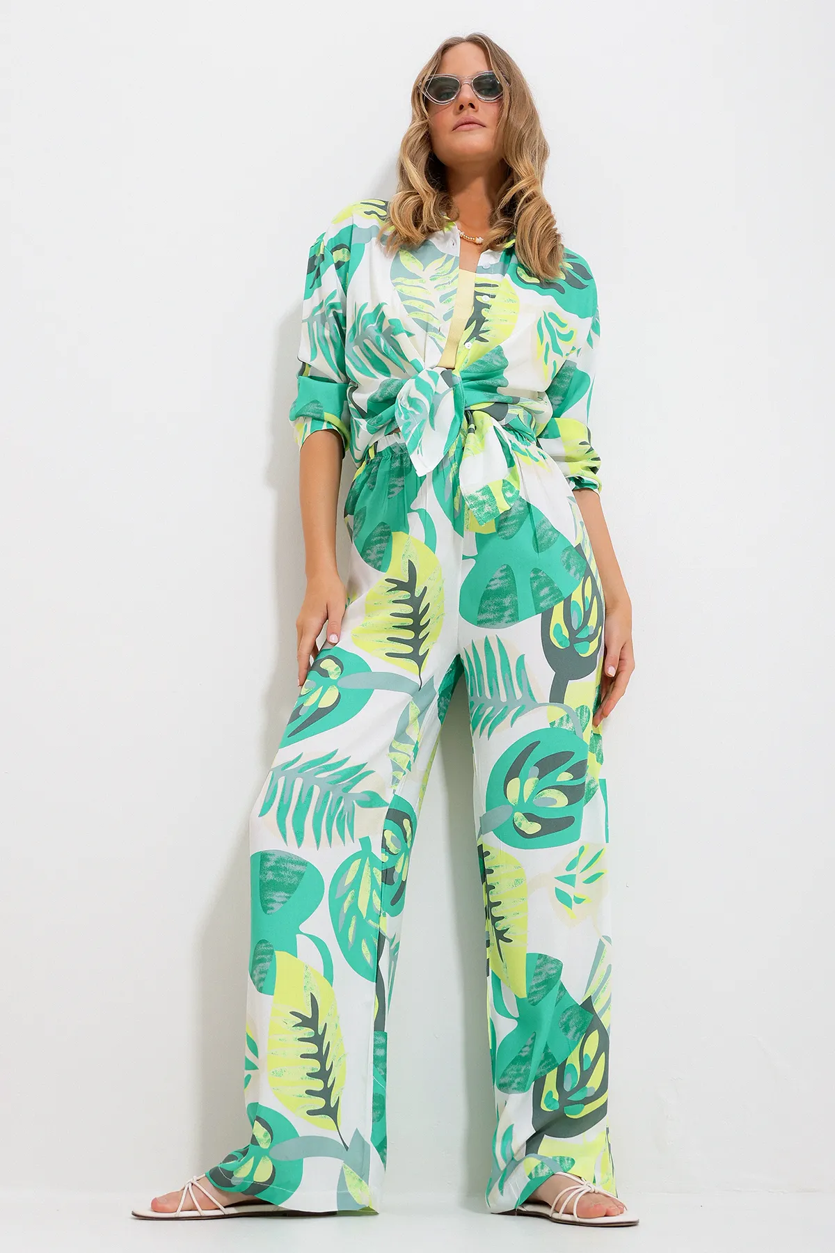 Trend Alaçatı Stili  Grünes gemustertes Damen-Set aus Hemd und Hose, Oberteil und Unterteil, gewebt, Alc-X11747