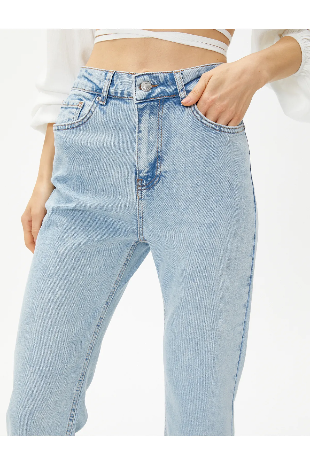 Koton  Jeans mit ausgestelltem Bein und hoher Taille – Victoria Crop Jean