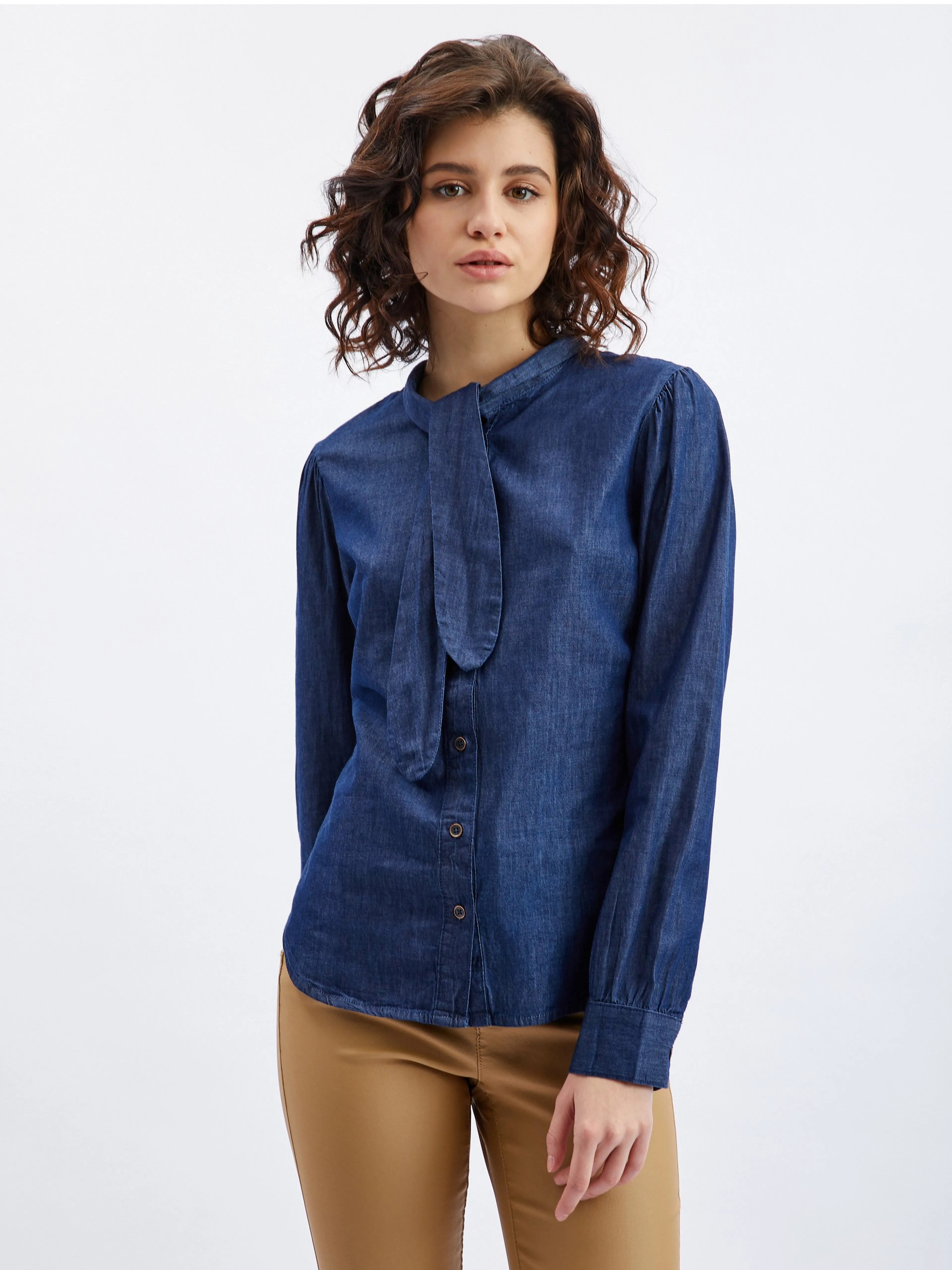 Dunkelblaues Damen-Denim-Shirt mit dekorativem Detail ORSAY