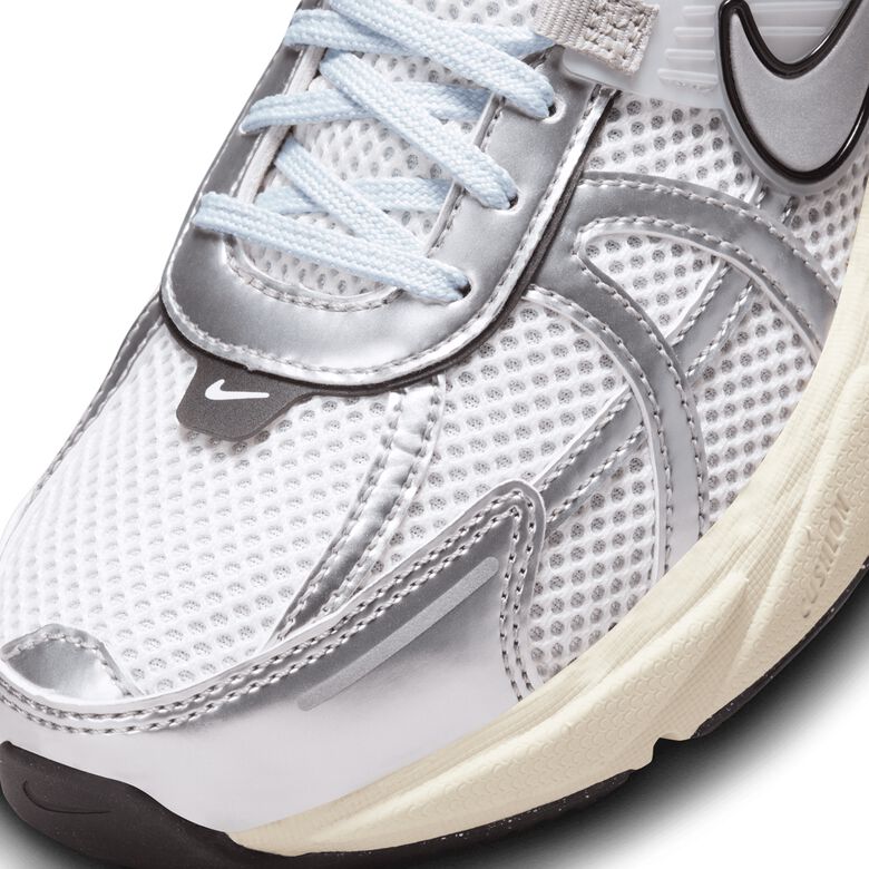 NIKE Wmns V2K Run 