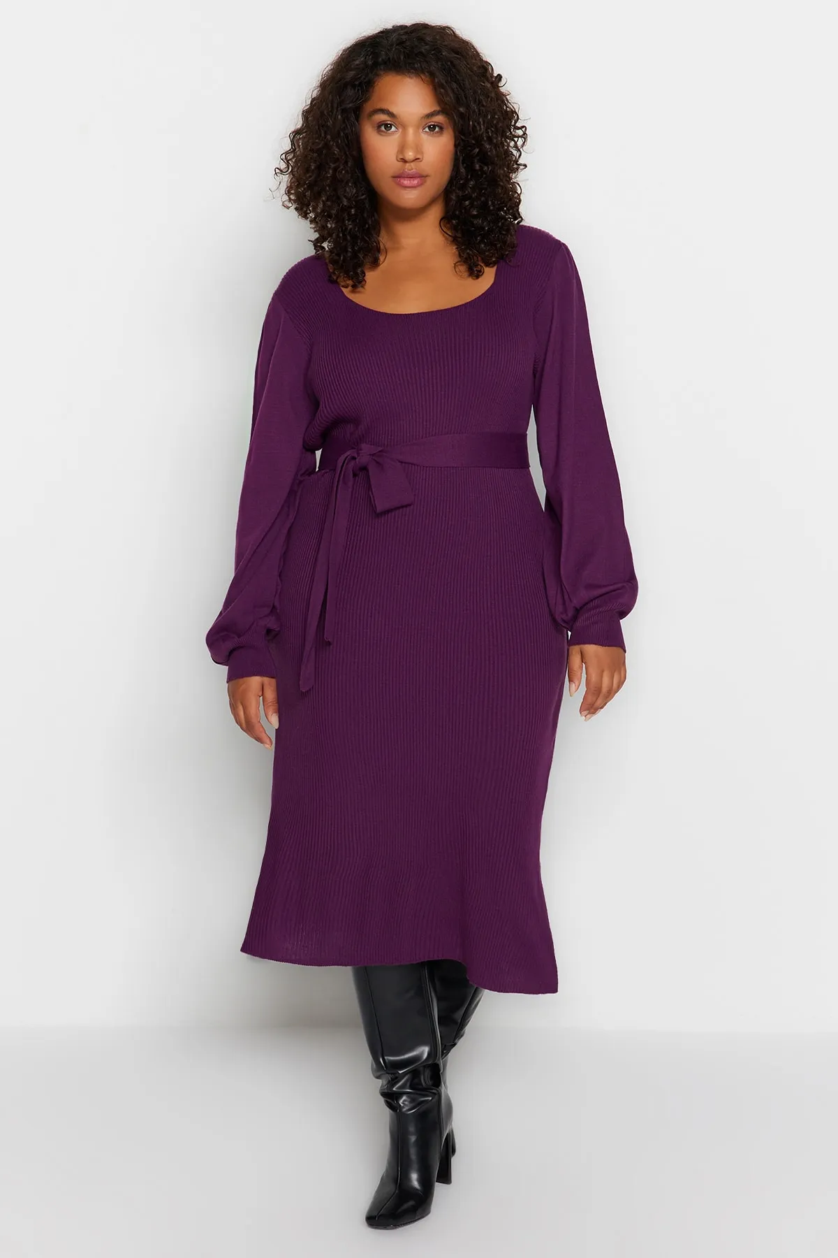 Trendyol Curve  Pflaumenfarbenes Strickkleid mit Ballonärmeln