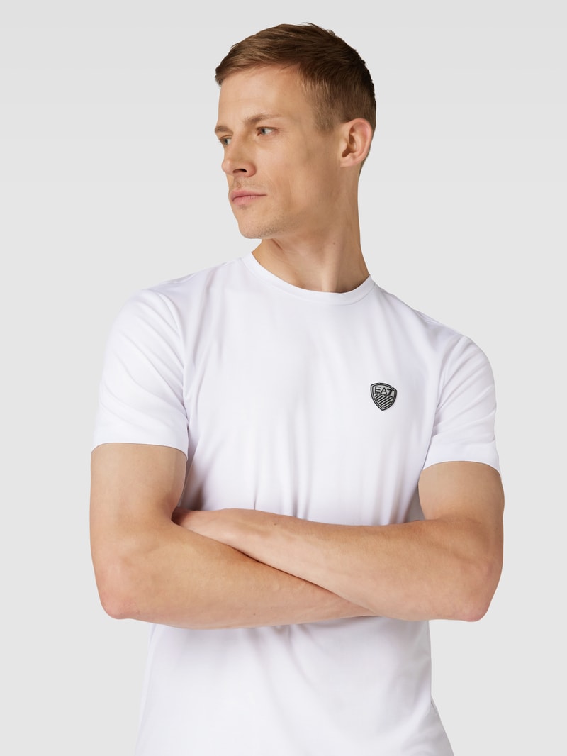 T-Shirt mit Label-Detail in weiß