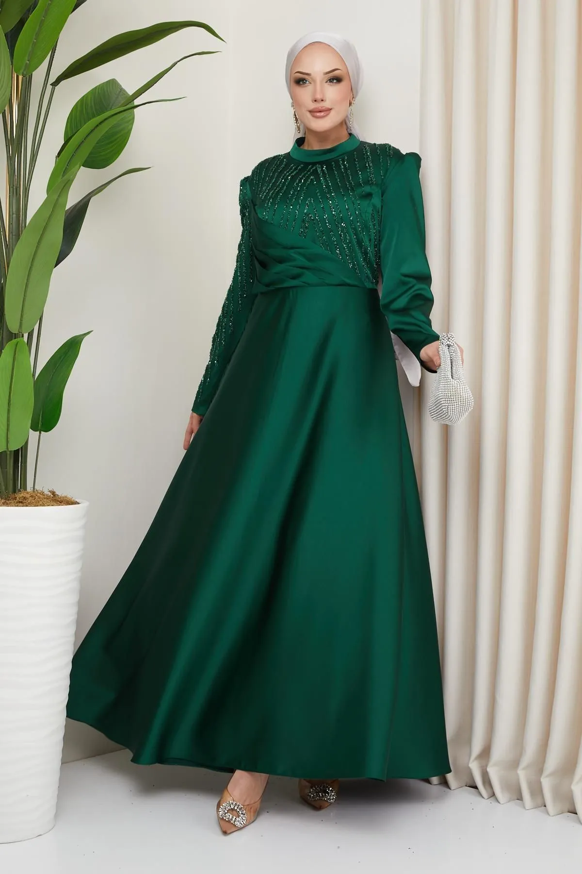 Olcay  Plus Size Hijab-Abendkleid aus Satin mit Falten und Steindetail GRÜN 1659