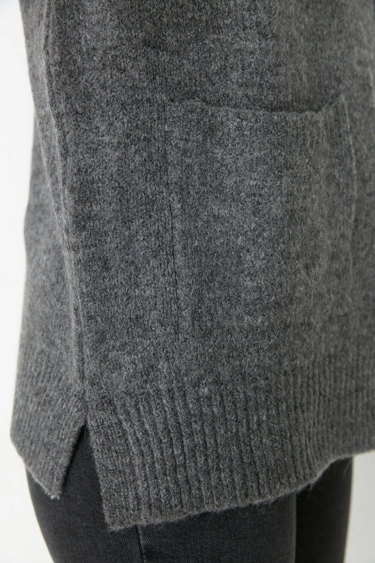 Trendyol Collection  Anthrazitfarbener Basic-Cardigan aus weicher, strukturierter Strickware TWOAW20HI0213
