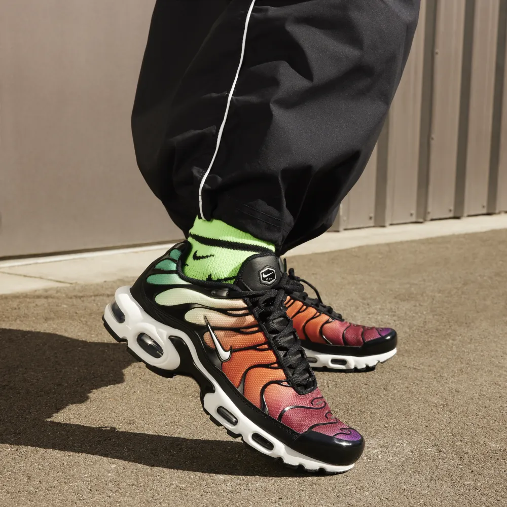 Nike WMNS Air Max Plus DZ3670-001 / schwarz