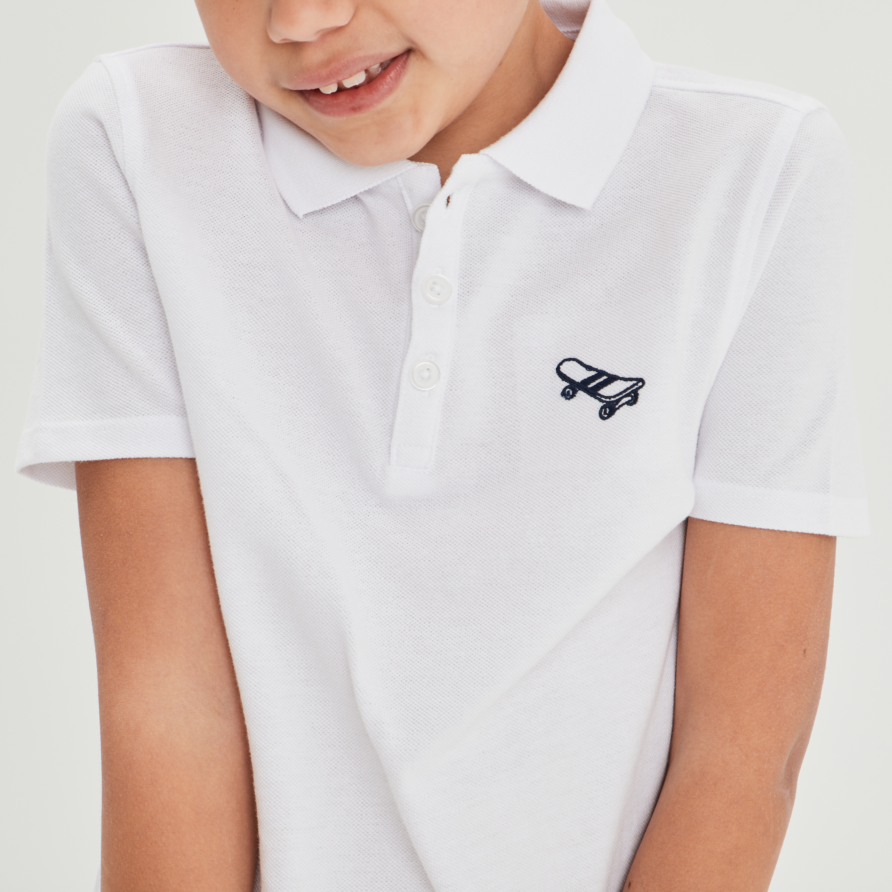 Polo manches courtes à détail brodé blanc garçon | La Halle