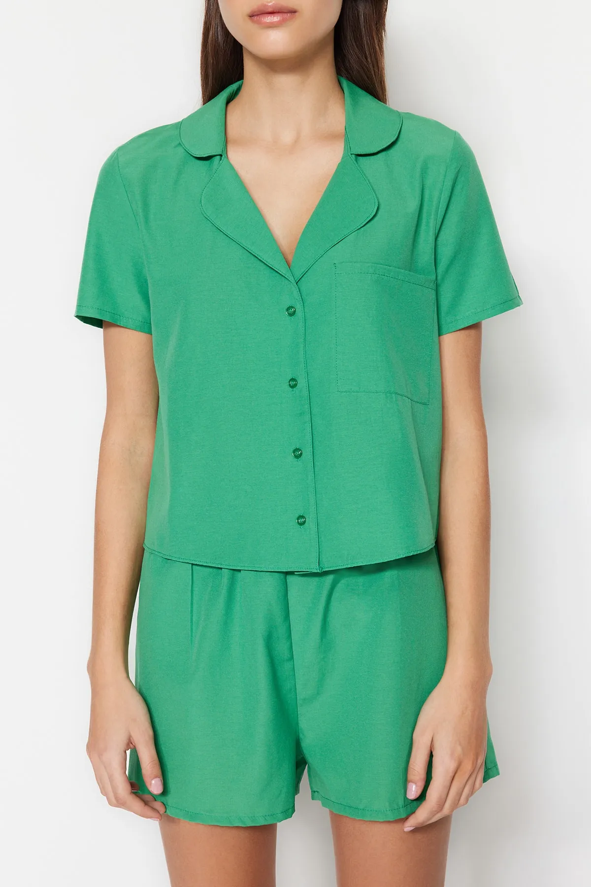Trendyol Collection  Grünes Frottee-Pyjama-Set mit Hemd und Shorts aus Webstoff THMSS23PT00132