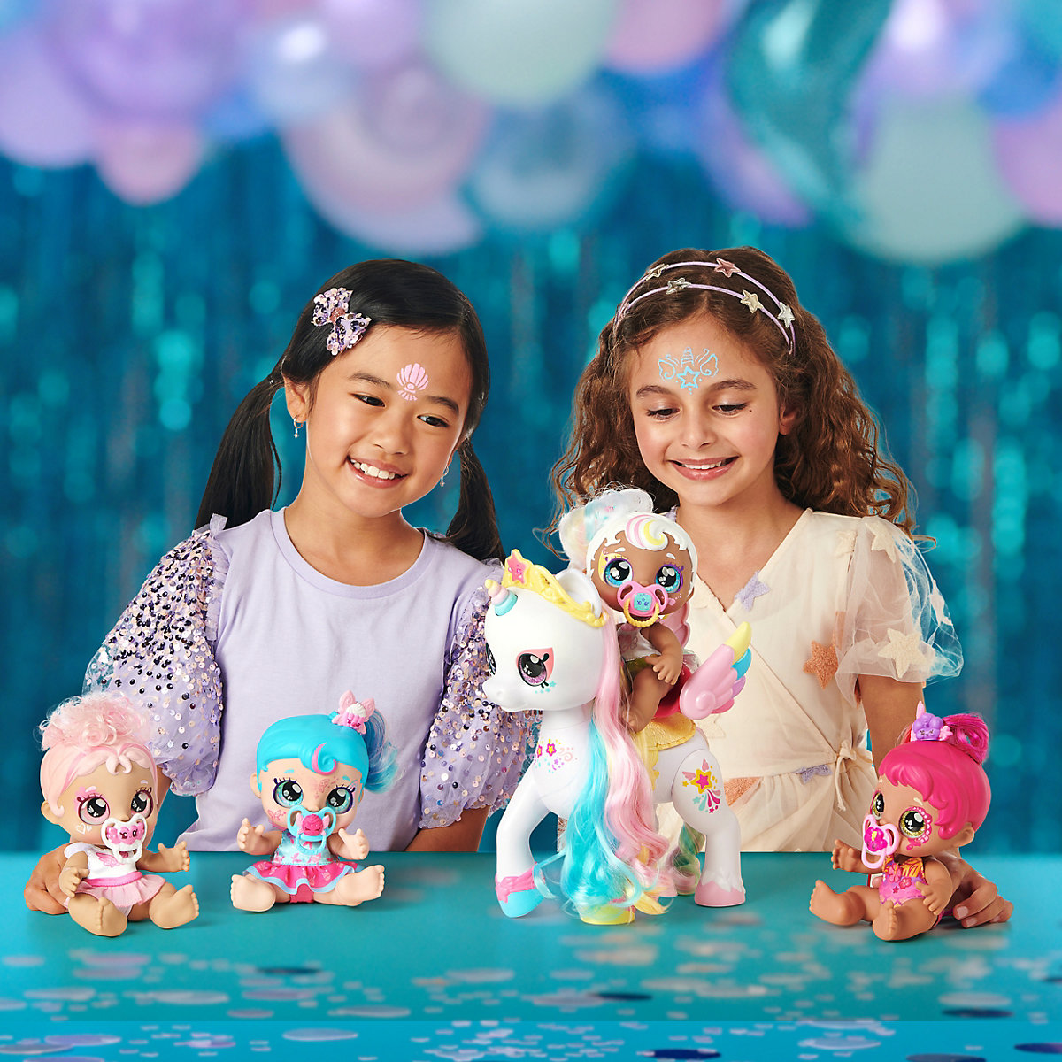 Kindi Kids™ Babyschwester Winnie Wings als Engel mit magischer Gesichtsbemalung