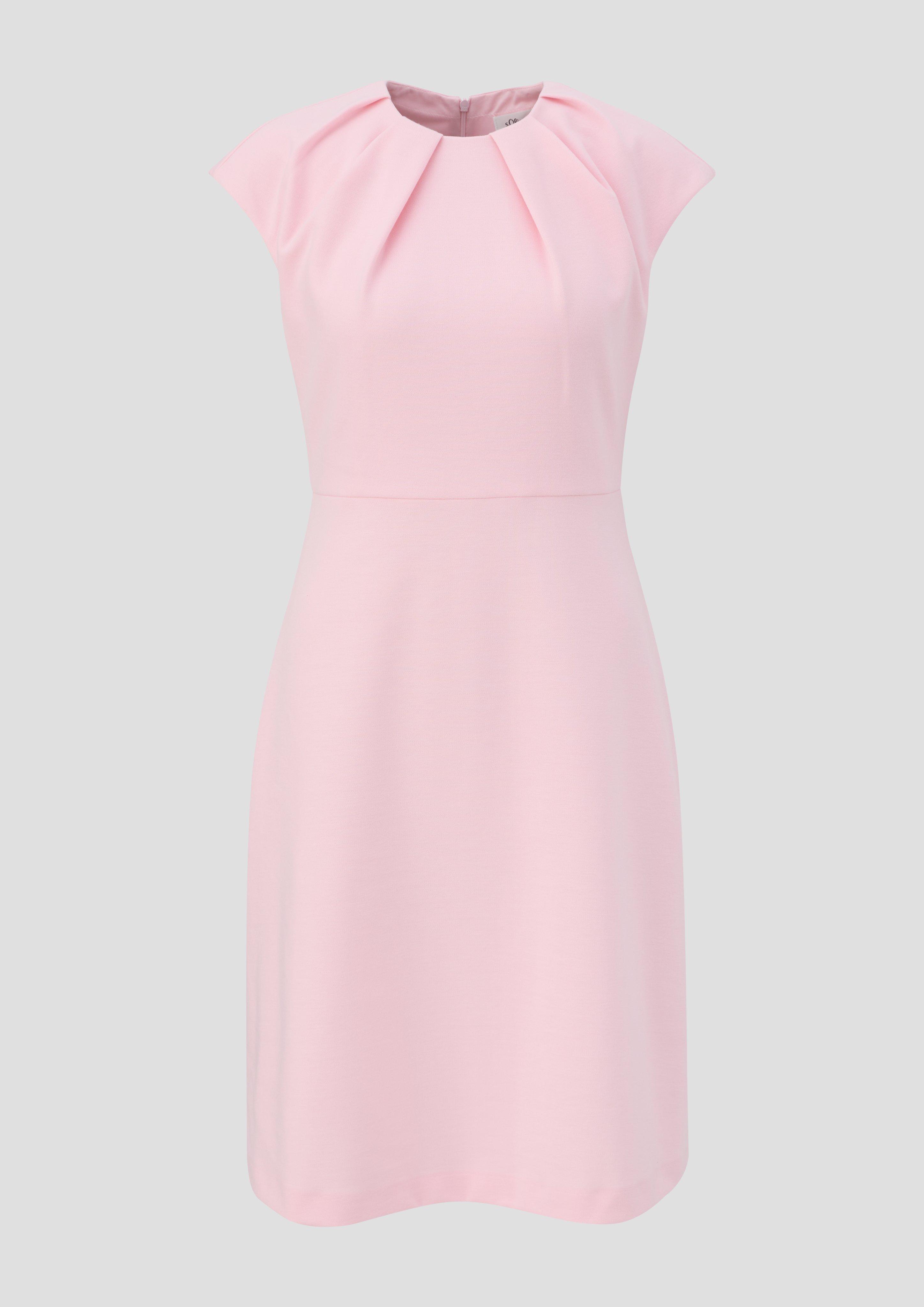 Kurzes Kleid mit plissiertem Rundhalsausschnitt  2143178-4121