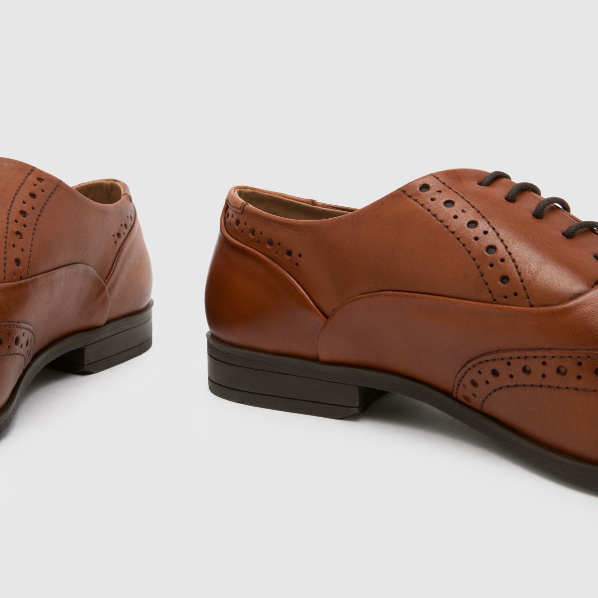 Schuh Row – Bruna brogueskor i läder med dragkedja