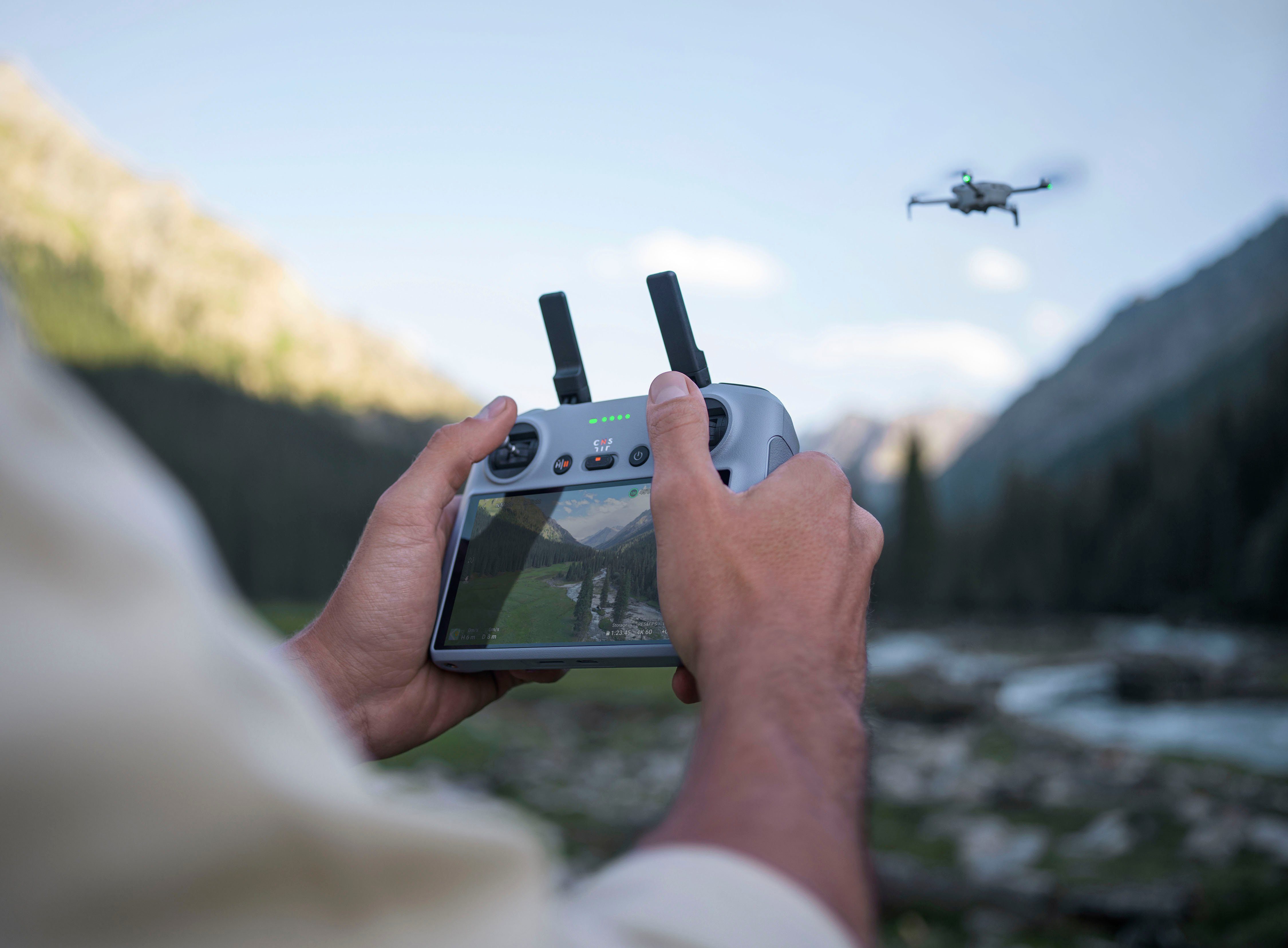 DJI Mini 4 Pro Fly More Combo (DJI RC 2) (GL) Drohne (4K Ultra HD)