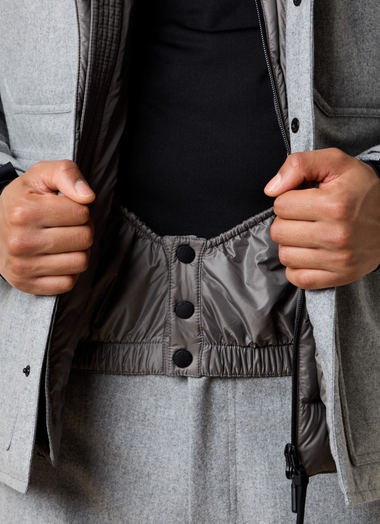 Moncler Antuco slēpošanas jaka, kas izgatavota no neapstrādātas vilnas ar dūnu pildījumu un izņemamu oderi.