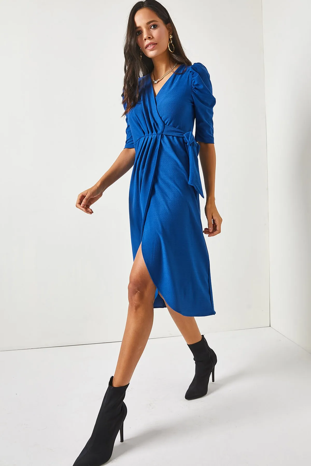 Olalook  Indigofarbenes, zweireihiges Kleid mit Wickelrock und Gürtel für Damen ELB-19001842