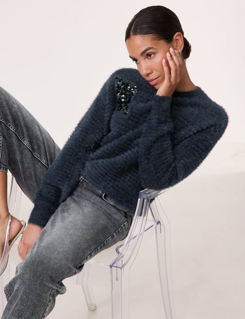 Flauschiger Pullover mit Pailletten-Detail