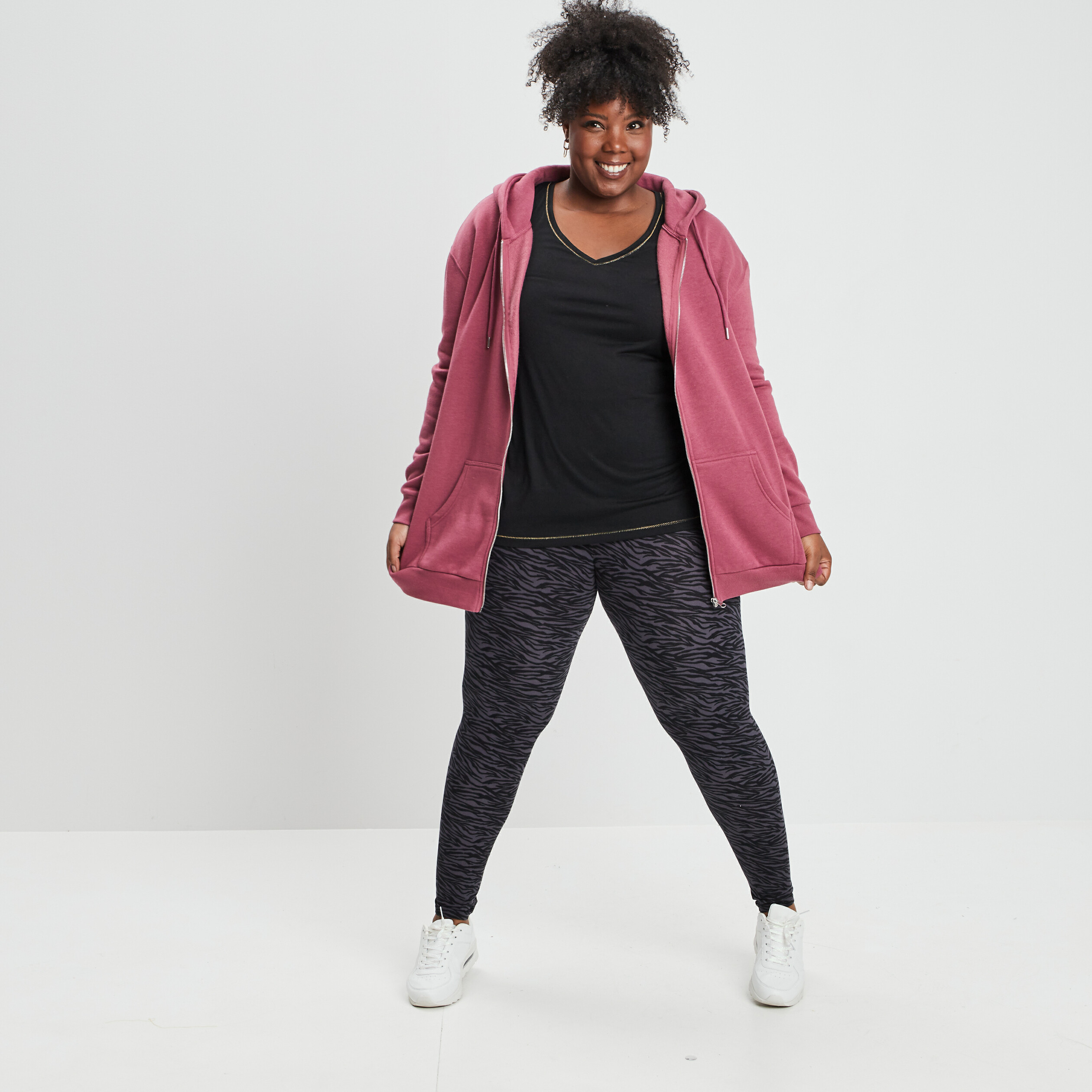 T-shirt manches courtes col V noir femme grande taille | La Halle