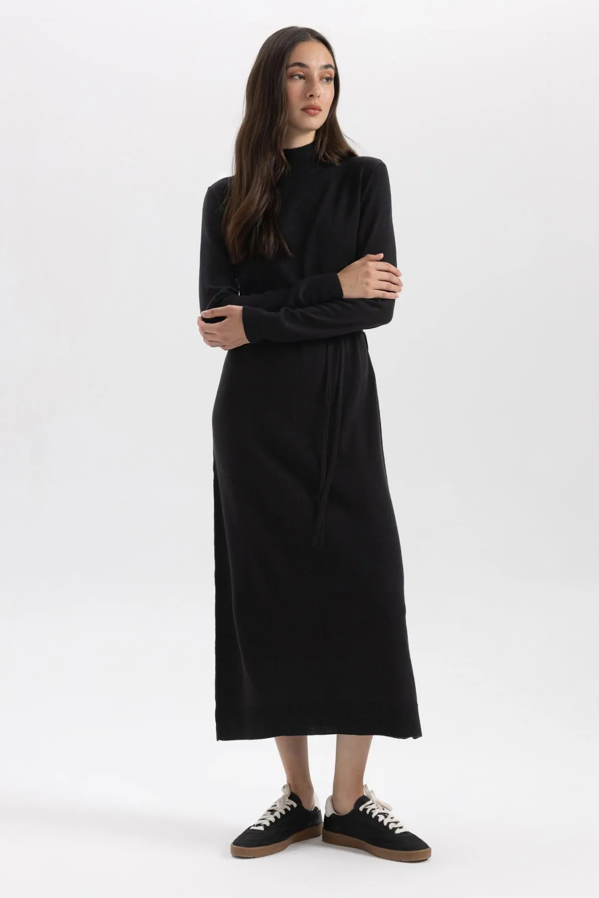 DeFacto  Maxi-Strickkleid mit halbem Rollkragen und langen Ärmeln A9807ax23wn