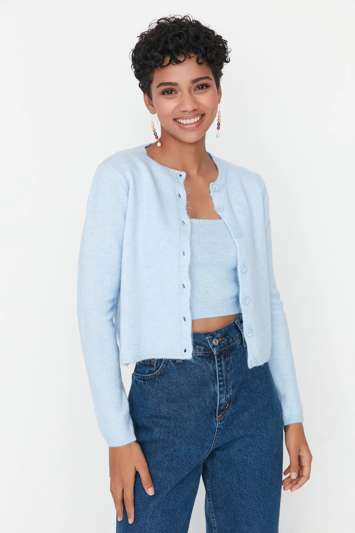 Trendyol Collection  Blaues Strick-Set aus kurzer Bluse und Cardigan - Soft Texture TWOAW21HI0107