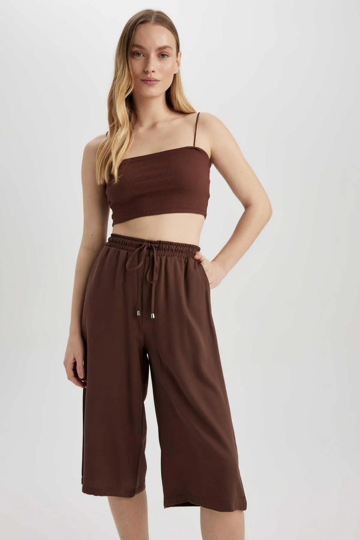 DeFacto  Caprihose aus Viskose mit hoher Taille und Schnürung im Relax Fit I6798az23sm