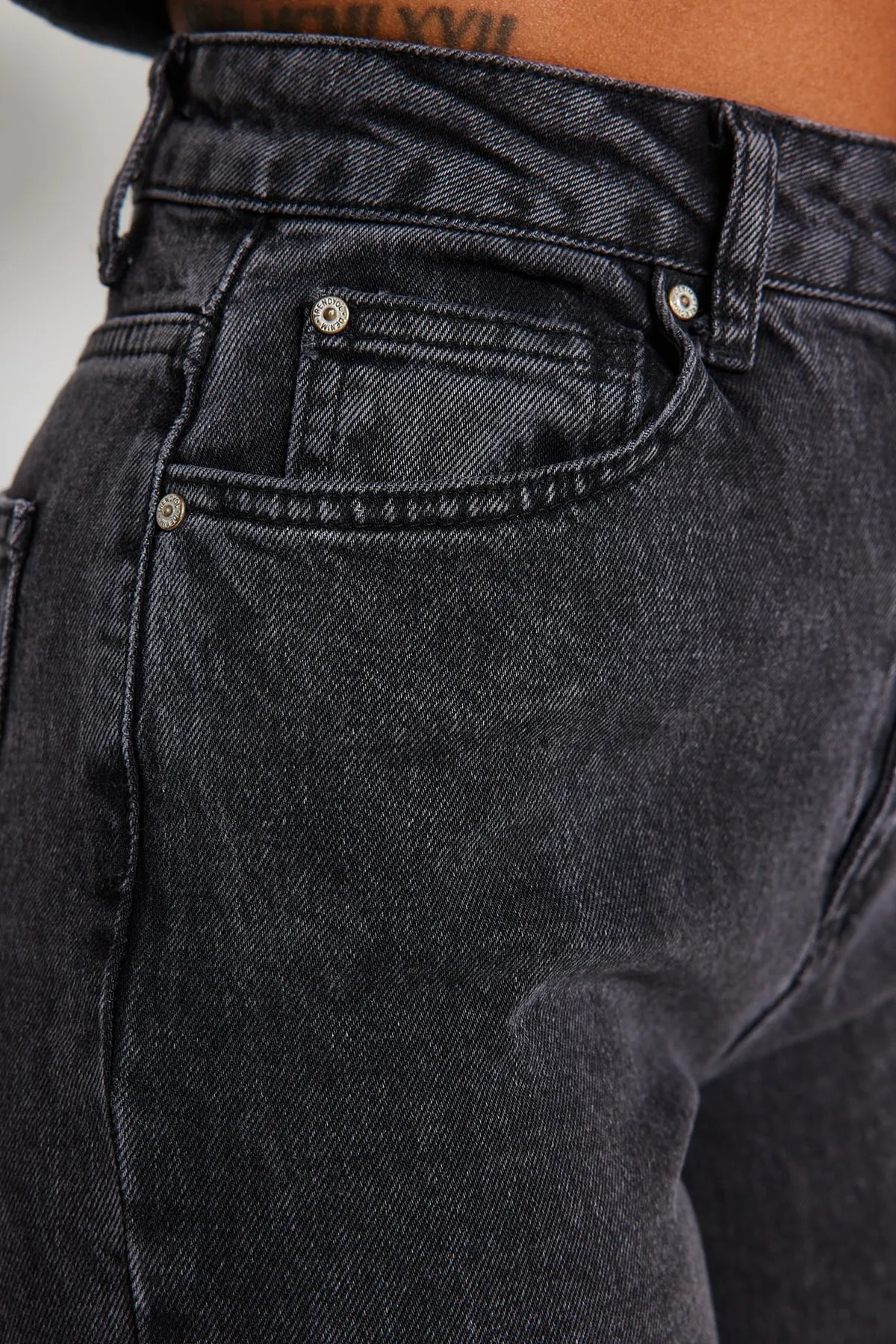 Trendyol Collection  Schwarze bequeme Jeans mit hoher Taille und weitem Bein TWOAW24JE00069