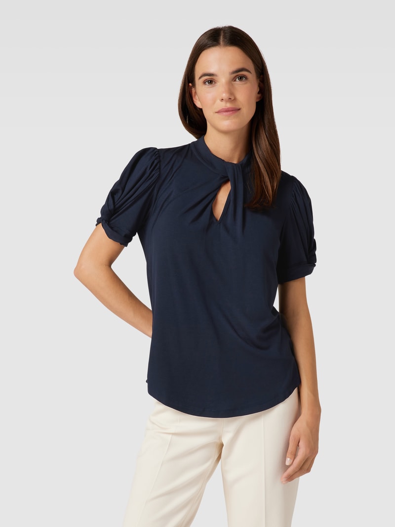 T-Shirt mit Schlüsselloch-Ausschnitt Modell 'IRVETTE' in marineblau