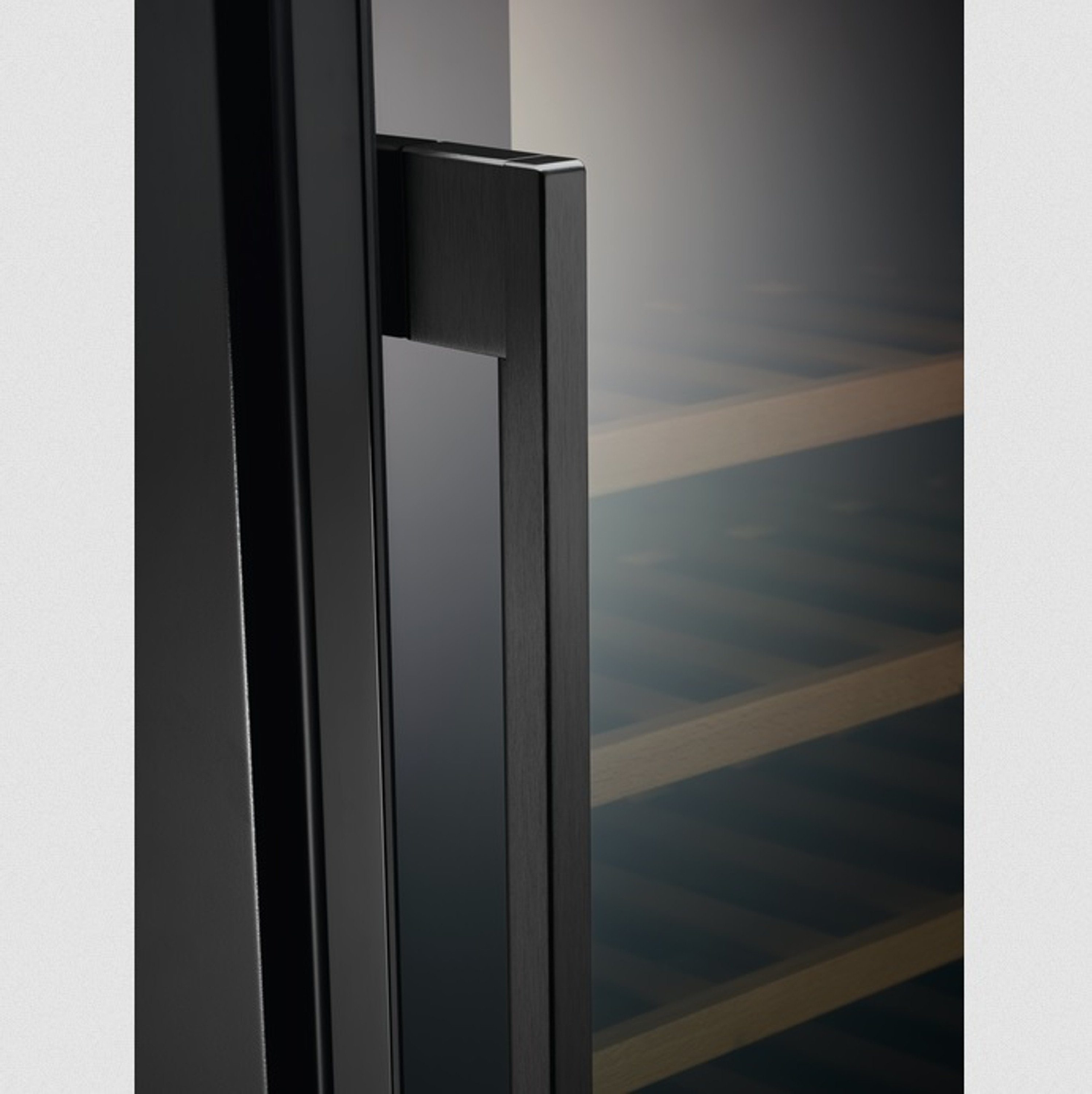 AEG Einbauweinkühlschrank AWUS020B5B, für 20 Standardflaschen á 0,75l,Single-Zone Pro,Ausziehbare Holzablagen,Obere LED-Beleuchtung