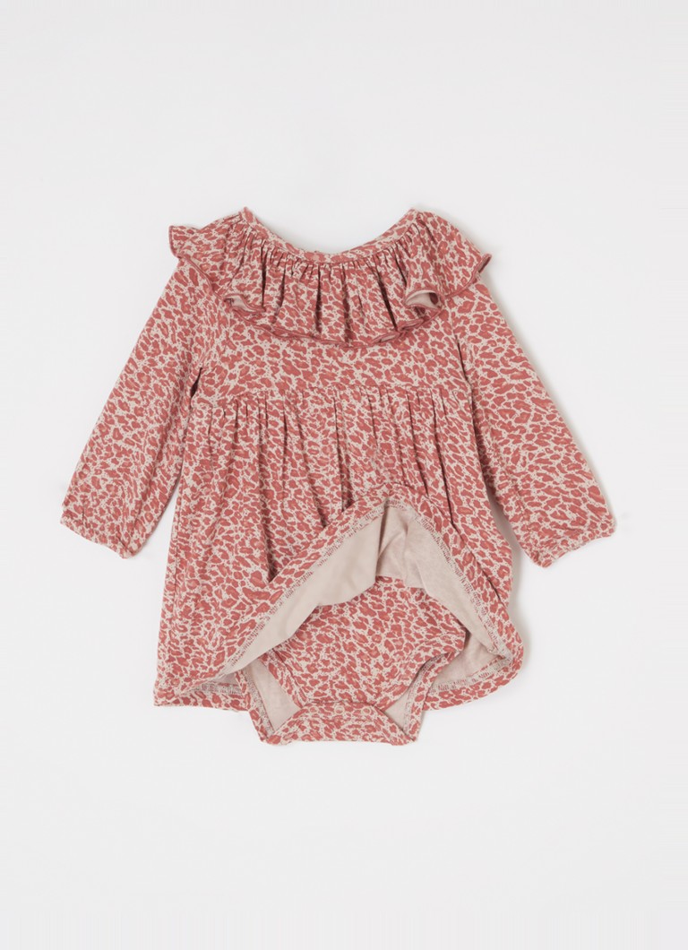 Rochie Riva Leo de la MarMar COPENHAGEN cu imprimeu leopard și guler cu volane.