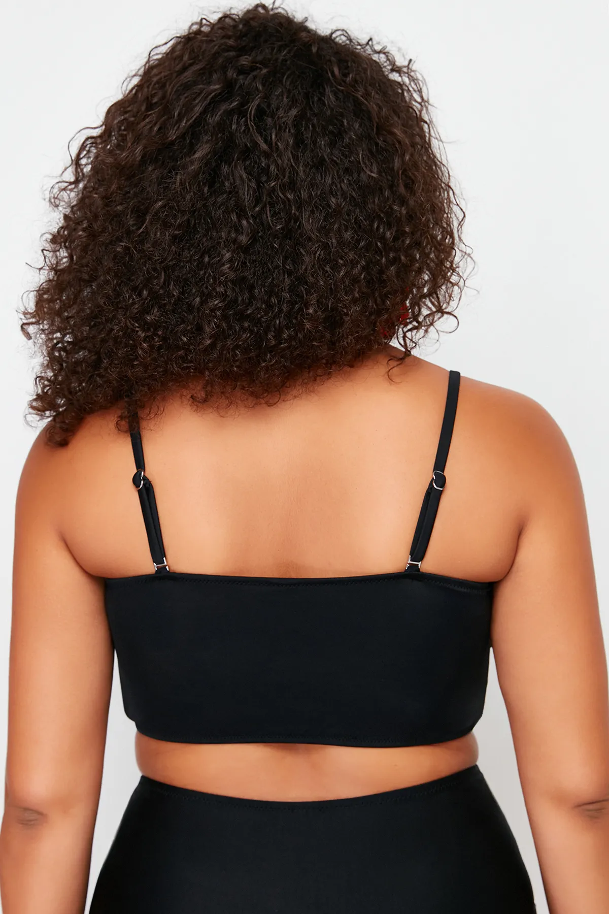 Trendyol Curve  Schwarzes trägerloses Bikinioberteil