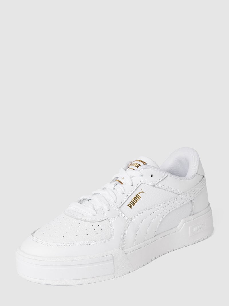 Sneaker mit Perforierungen Modell 'Pro' in weiß