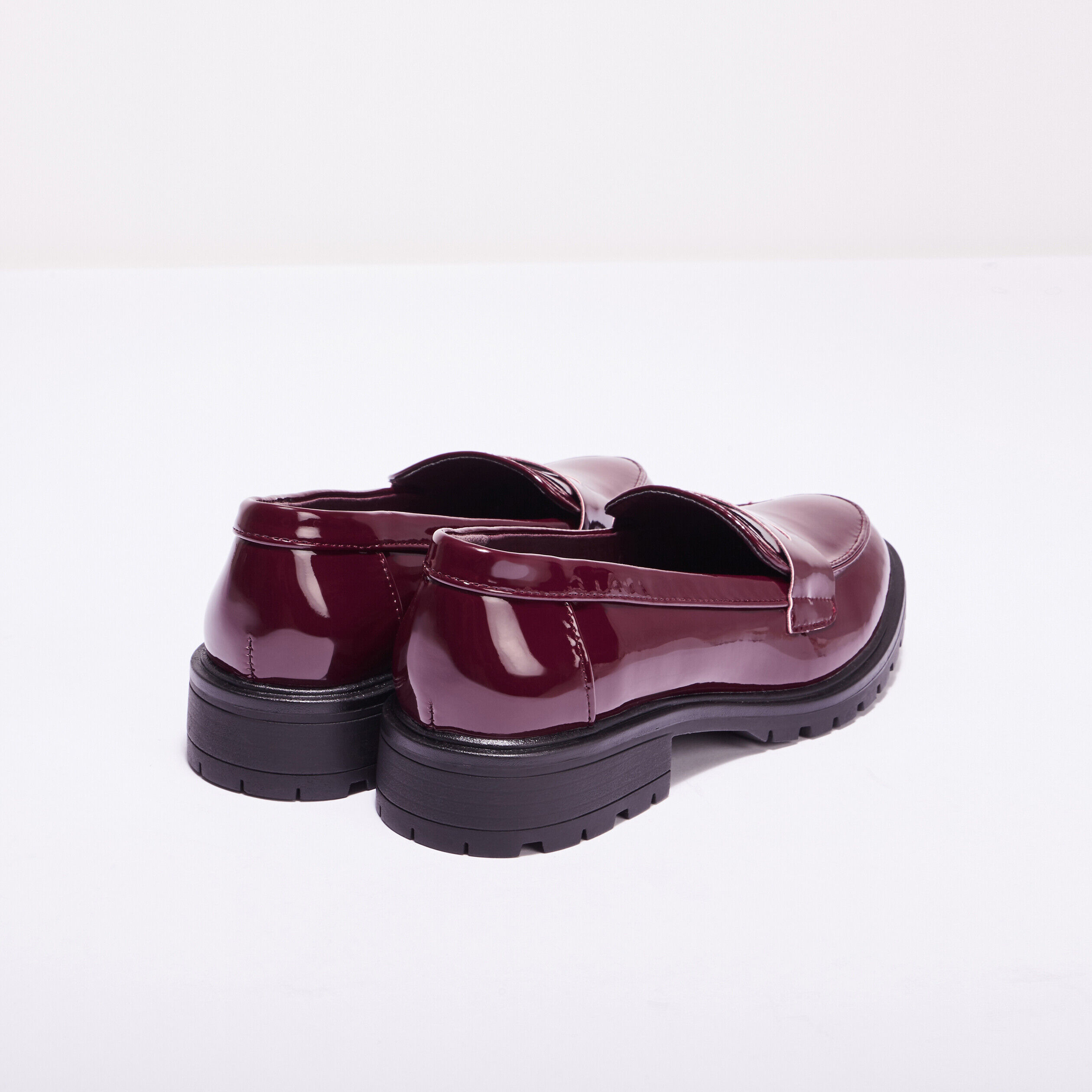 Mocassins vernis crantés prune femme | Cache Cache