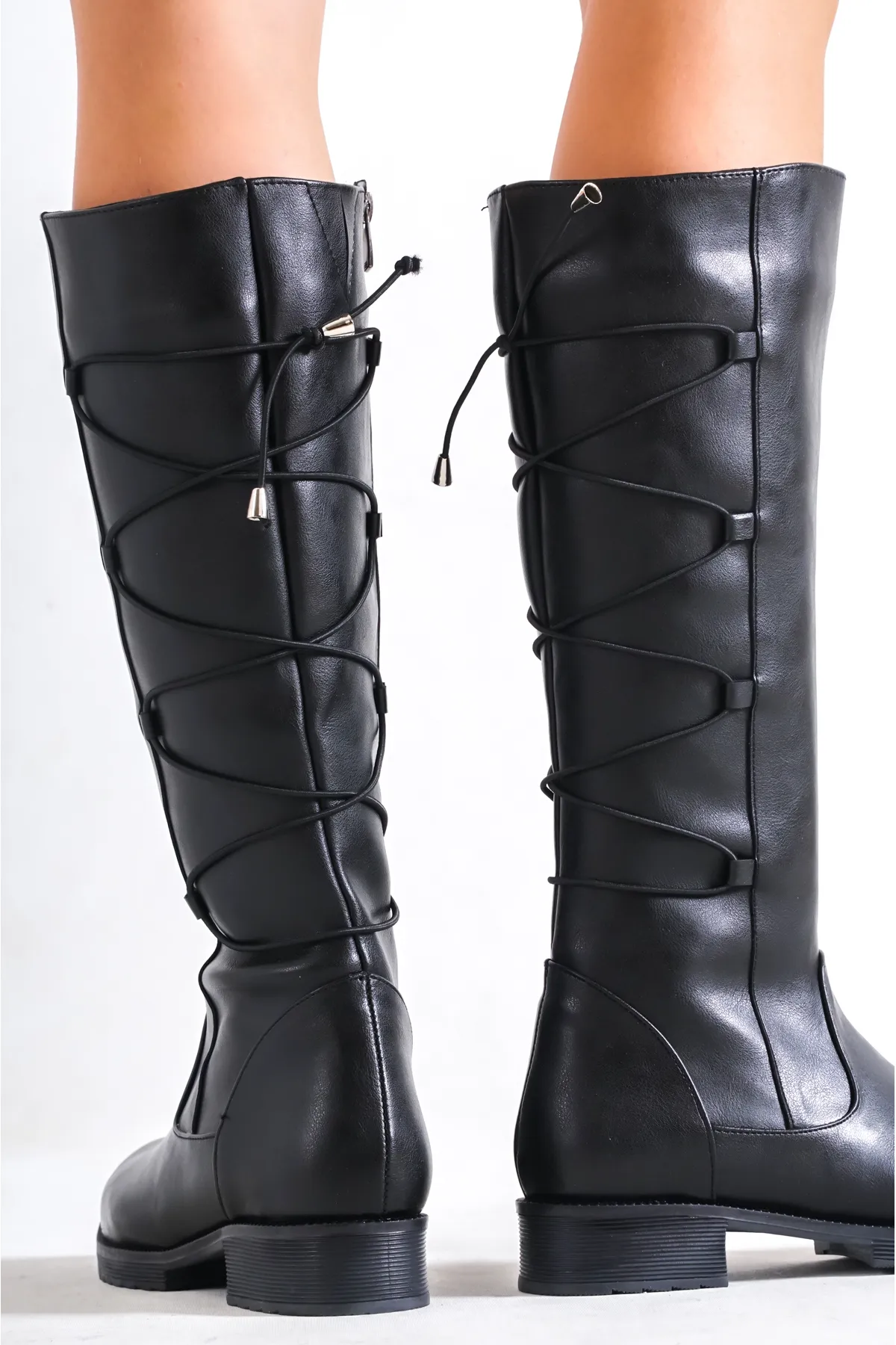 Capone Outfitters  Damenstiefel mit durchgehender Schnürung und seitlichem Reißverschluss unterhalb des Knies